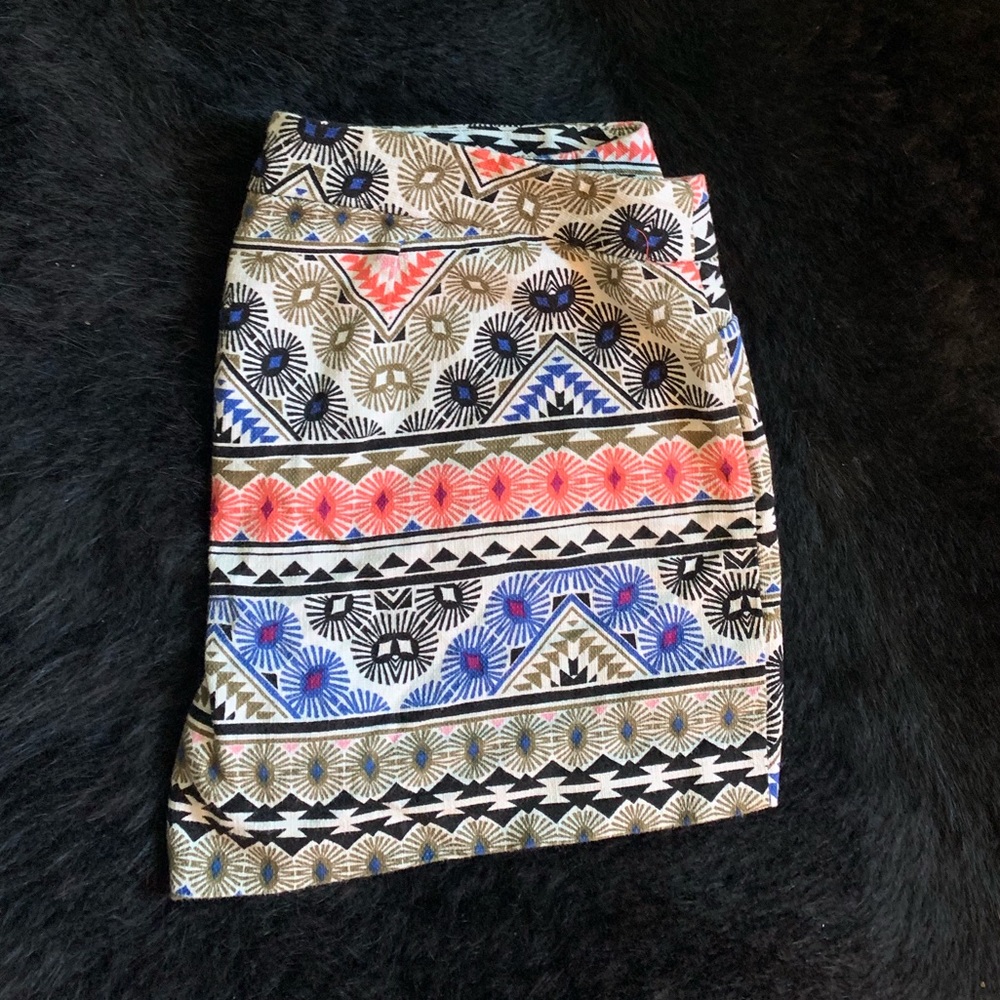 Old Navy size 8 Aztec patterned shorts